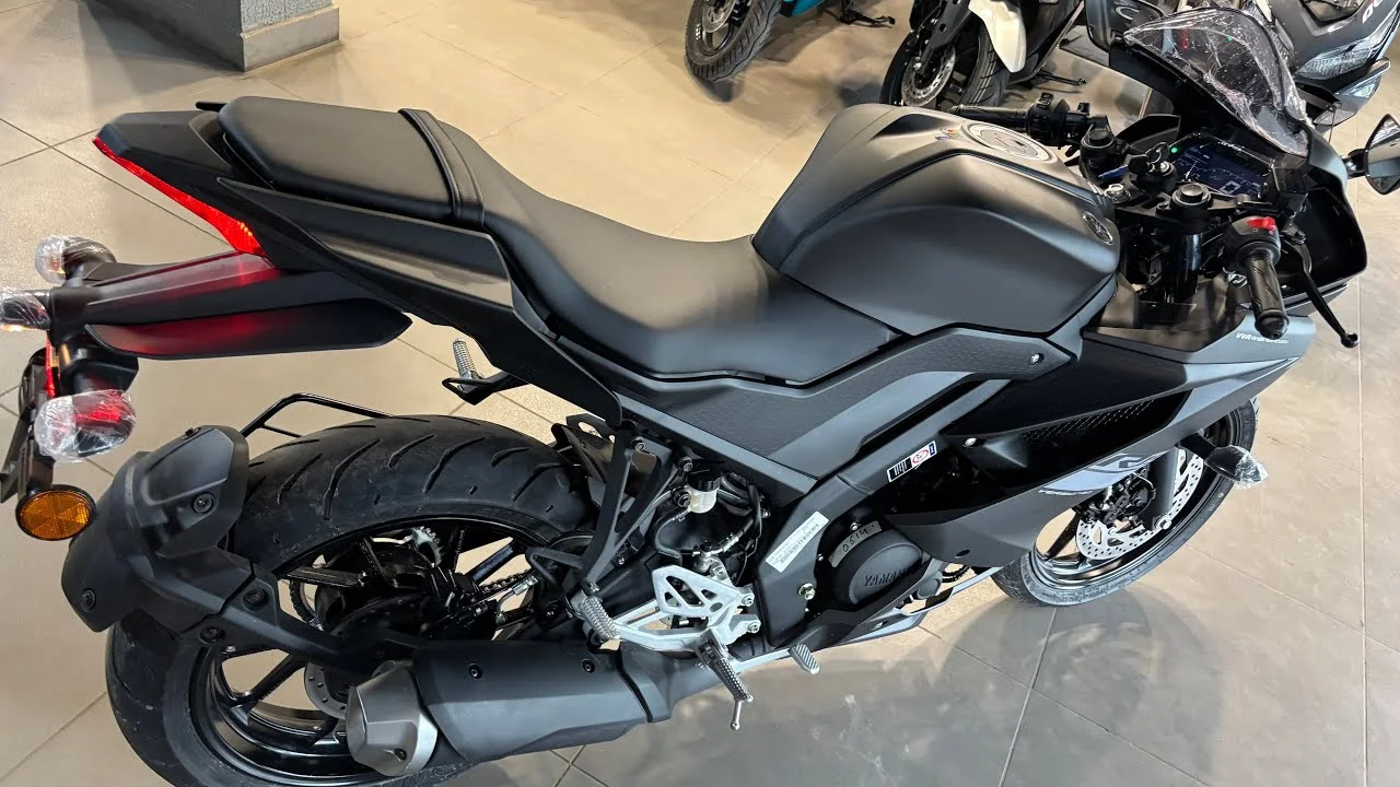 155cc इंजन और जबरदस्त माइलेज के साथ आई Yamaha R15, युवाओं की पहली पसंद